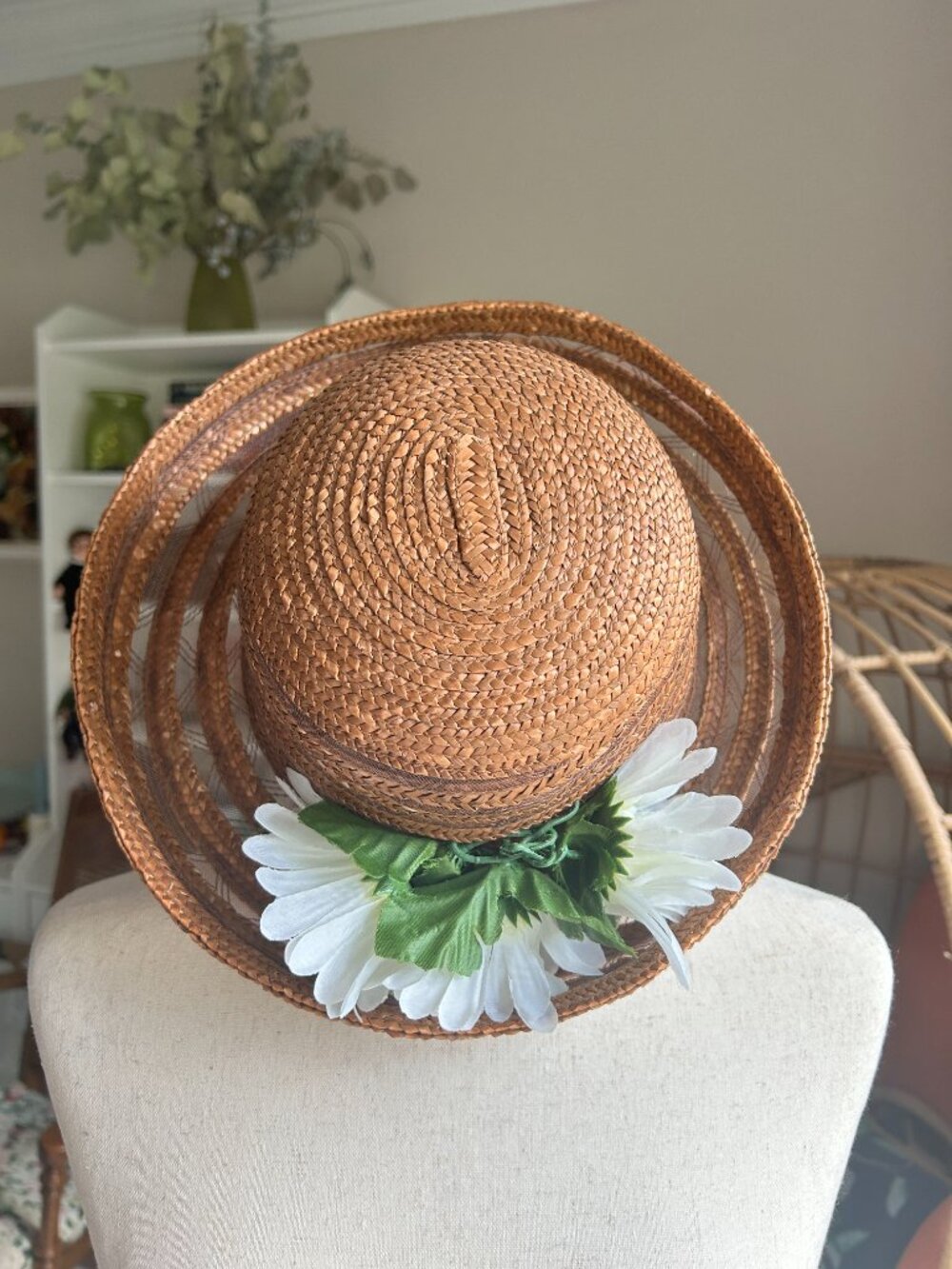 Vintage Style Brown Straw Mesh Cloche Sun Hat Wide Brim Floral Accent Removable - Picture 2 of 3
